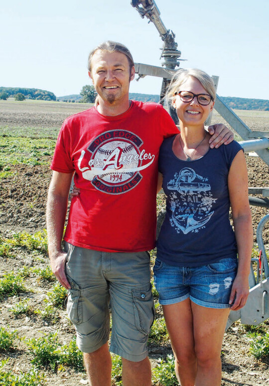 Kruterproduzentin Tanja Jurek und Lebenspartner Steffen Gbel, der den landwirtschaftlichen Betrieb fhrt.