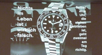 Es kommt auf die Sichtweise an: Selbst eine Uhr, die stehen geblieben ist, geht zweimal am Tag richtig.