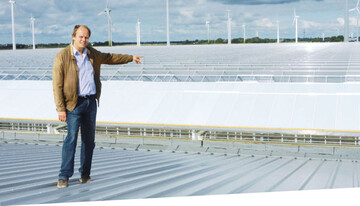 Rainer Carstens setzt auf CO<sub>2</sub>-
neutrale Bio-Tomaten aus dem neuen
4-ha-Gewchshaus.