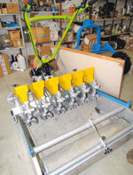 Auch bei diesem handgeführten,
mit Elektromotor
ausgestatteten mechanischen
Sägerät gibt es keine Wegeverluste.