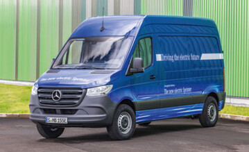 Der Mercedes-Benz eSprinter ist als 3,5 t-Variante mit Hochdach erhltlich.
