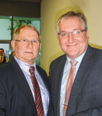 Alter und neuer BOG-Vorsitzender:
Jens Stechmann
(r.) und Gerhard Schulz bei
der Feier in Berlin am 22. Oktober