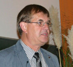 Prof. Dr. Uwe Schmidt: „Individuell
prüfen, ob/ wie die
Kombination von Kollektorund
konventionellen Gewächshäusern
ökonomisch ist!“