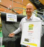 Gottfried Kügel freut die Prämierung
der Fema-Fol Bio-Unkrautstop-Folie.