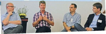 Die Fachleute in der Diskussion, (v.l.n.r.) Dr. Hans-Peter Rmer, Georg Hanka, Dr. Grgoire Hummel und Dominik Bretz; fhren
viele Klimacomputer wirklich ein Schattendasein im Betrieb?