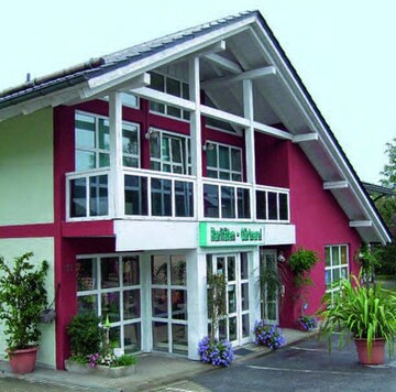 Betrieb und Blumenladen der Rarittengrtnerei
Treml punkten in Arnbruck mit
kundenfreundlicher Lage.