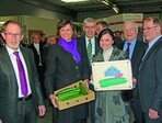 (v.l.n.r.) Reiner Borrmann, Bundesministerin Ilse Aigner;
Bernd-Carsten Hiebing, Mitglied des Landtages Niedersachsen,
Gitta Connemann, Bernd Busemann, Niedersächsischer
Landtagspräsident, und Gerhard Schulz, BOG-Vorsitzender