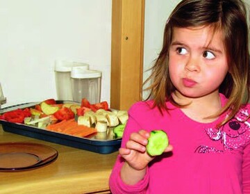 Kinder daran gewhnen, selbstverstndlich Gemse zu
essen, ist eine Aufgabe, um die sich Kindergrten und
Schulen kmmern. Grne Gurken schmecken.