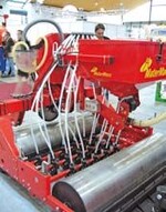 Die pneumatische Feinkorn-
Sämaschine von Gemütec für
alle Feinsalate