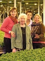 Frauen in Betrieben haben
häufig mehrere Jobs gleichzeitig:
(v.l.n.r.) Kathrin Beckedorf,
Astrid Speck, Anni Haenraets
und Heidi Albers