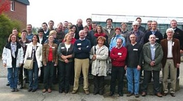 Forscherinnen und Forscher im Bereich ökologischer Gemüsebau
verabredeten im Gartenbauzentrum Auweiler eine enge Zusammenarbeit.