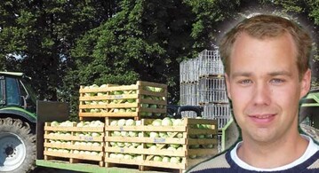 Jede Kohlkiste kann in der neuen Aufbereitungsanlage im Betrieb Hagge automatisch und Produkt
schonend entleert werden. Peter Hagge: Die alte Kohl-Aufbereitung war nicht mehr leistungsstarkgenug.