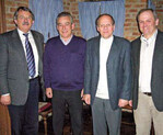 Der Vorstand des Vereins zur Förderung
des Heil- und Gewürzkräuteranbaus
in Bayern e.V. (v.l.n.r.)
Dr. Hans-Jürgen Hannig, stellvertretender
Vorsitzender, JohannFranzspeck,
Dr. Ernst Schneider
und RichardBachl,
Vorsitzender