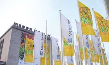 Die Fruit Logistica 2011 in Berlin bietet drei Tage lang eine globale
Marktbersicht ber
das Produkt- und Dienstleistungsangebot rund
um die Branche
Frisches Obst und Gemse.