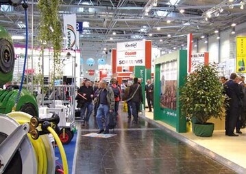 Die IPM, hier die Messehalle 3, liegt zentral in Essen. Vom Hauptbahnhof
Essen geht es mit der U-Bahn zu den Eingngen Messe Ost, West und Sd.