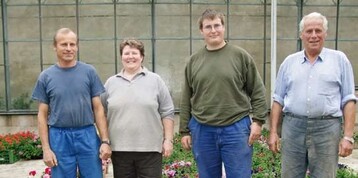 Familie Dresel ist sich sicher, auch in Zukunft wird der Betrieb zwei Familien ernhren knnen (v.l.)
Dieter und Gerda Dresel, Sohn Stefan und Vater Helmut Dresel.