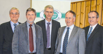 Prsidium des Provinzialverbandes Rheinischer Obst- und Gemsebauer
(v.l.n.r.): Geschftsfhrer Willi Brennerscheidt, Vizeprsident
Theo Germes, Prsident Christoph Nagelschmitz, Vizeprsident
Dieter Linden, stellvertretender Geschfts fhrer Peter Mu