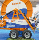 Die Schwing-Lenkachse für große Beregnungsmaschinen
von Beinlich sorgt für
mehr Stabilität und kürzeren Wendekreis.