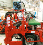 Der Fobro-Ernter mit abklappbarer
Kistenplattform und Wellen zum
Reinigen (Spiralwalzen) des Kohls bei
der Ernte von Industrieware