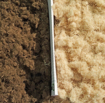 Die Holzfaser EcoFibri bietet Compaqpeat unbehandelt und gefrbt an. 