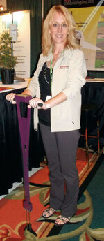 Wendy Sayre, Spectrum
Technologies, mit dem Gerät
Fieldscout: „Das Bewässerungssystem
der Zukunft wird ganz
einfach über ein Smartphone
gesteuert“.