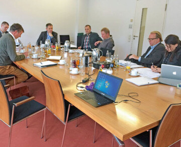 Auf der Bundessitzung der Spargelverbände in Berlin war
ebenso die Einführung des Mindestlohnes das Hauptthema.