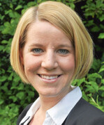 Dr. Annegret Übelhör, Universität Hohenheim,
Institut für Kulturpflanzenwissenschaften im Fachgebiet
Allgemeiner Pflanzenbau, Stuttgart:»Die nichtwendende Bodenbearbeitung hat
sich im Ackerbau als nachhaltiger und wirksamer
Erosionsschutz herausgestellt; sie kann auch im
Gemüsebau eine Alternative sein.«