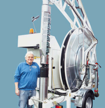 Walter Cordes mit dem mobilen Pumpgert plus Stromerzeuger 