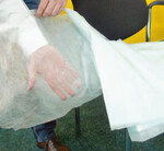 Das 19-g-Vlies von Wurth Pflanzenschutz sieht aus wie herkömmliches Vlies, lässt aber mehr Wasser durch.