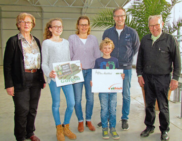 Es freuen sich ber den neuen Betrieb (v. l. n. r.) Mutter Thea, Tochter Alexa, Ehefrau Gundula, Sohn Konstantin, Betriebsleiter Hubert und Vater Norbert Schrder sowie Tochter Rebekka, die leider nicht auf dem Bild ist. 
