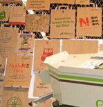 „Tütle“-Vielfalt in Größe, Aufdruck und Verwendbarkeit. Es gibt sie auch mit Wimmelbildern zum Suchen und Ausmalen.