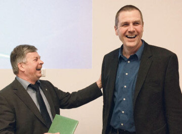 Auf der letzten Vorstandssitzung
der Bundesfachgruppe
Gemüsebau stellte
Dr. Wolfgang Zornbach
(l.), BMEL, Aktivitäten zur
Schließung von Lücken
im Pflanzenschutz auf
nationaler, europäischer
und internationaler Ebene
vor. Fachgruppenvorsitzender
Christian Ufen (r.)