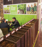 Gramoflor mischt den Substraten den neuen Spurenelementdünger bei.