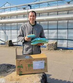 Diesen Luxus ermöglicht
der Online-Handel: sich
keine Minute aus dem
Betrieb wegbewegen und die
bestellten Arbeitsmittel auf
den Hof geliefert bekommen.