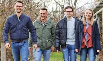 Das Forschungsteam des Kompetenzzentrums Ökogartenbau der LWG in Bamberg: (von links) Nicolas Müller, Jonas Maußner, Patrick Nastvogel und Hildegard Cäsar.