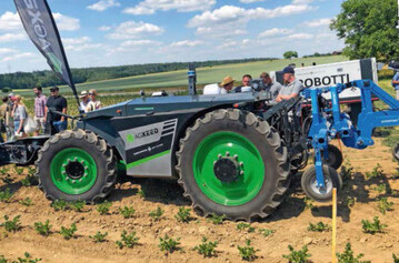 Der AgBot ist ein autonomer Traktor.