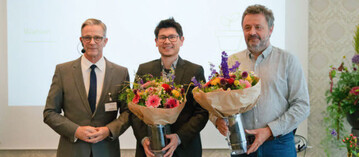 Aufsichtsratsvorsitzender Frank Werner gratulierte dem neuen Mitgliedervertreter Philipp Schwab aus Ingolstadt sowie dem neuen stellvertretenden Mitgliedervertreter Johannes Schmitt aus Poxdorf (von links).