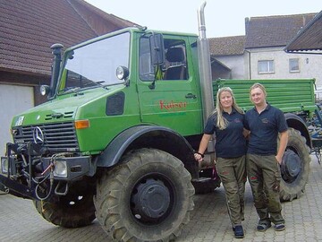 Heidi und Andreas Kaiser managen
zusammen die Erlebnisernte mit Hofladen
und ihren landwirtschaftlichen
Betrieb mit 100 ha Ackerland, 30 ha
Grnland und 60 Mastrindern.