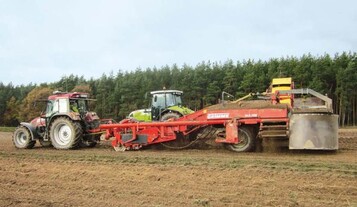 Baldrianernte in Thringen im
November mit neuer Erntetechnik.