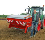 Alexander Graf hat
mit dem Prototyp Linus
einen Düngerstreuer zur
Verfügung, mit dem es
leicht sein wird, die neue
Düngeverordnung zu
erfüllen.