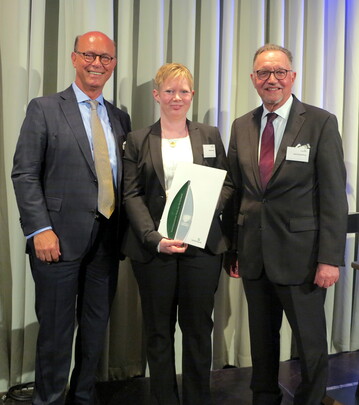 : Dr. Horst Reinhardt (Vorstandssprecher der Landwirtschaftlichen Rentenbank), Preistrgerin Nadine Henke, Gerd Sonnleitner (Ehrenprsident des DBV).