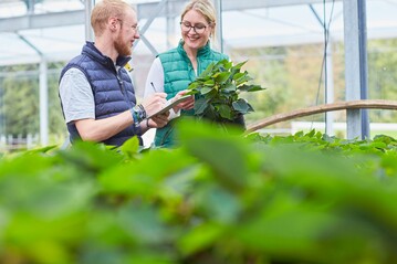 Du bist gerne in Bewegung, kannst mit anpacken, bist kreativ und willst die Welt ein bisschen grner machen? Dann schau dir die Grtner*innenausbildung nher an. 