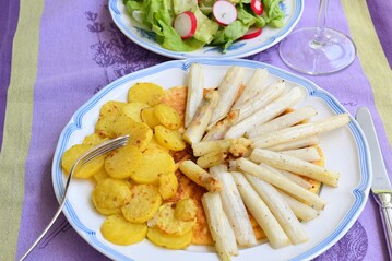 Zu Ostern bringt der Spargel Frhling auf Tisch und Teller. 