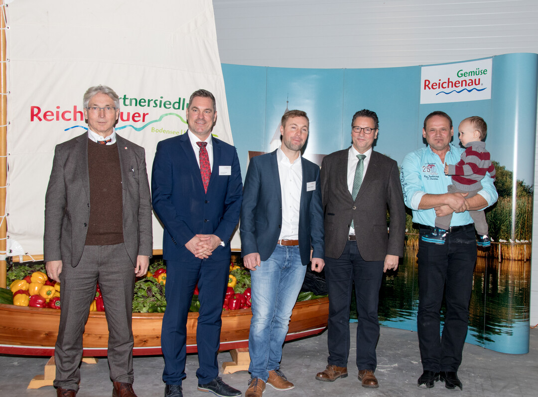 Feierten die Einweihung das neuen Biogewächshauses (v.l.): Manfred Jüppner, Bürgermeister Mühlingen, Johannes Bliestle, Geschäftsführer Reichenau-Gemüse, Benjamin Wagner, BioGemüse Wagner,Minister Peter Hauk, Mathäus Muffler, Biogasanlage