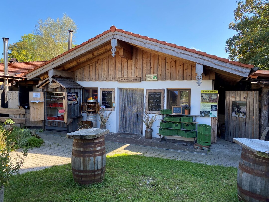 Der Hofladen auf dem
Thomahof steht fr
Fleisch und Wurst
direkt vom Hof.  