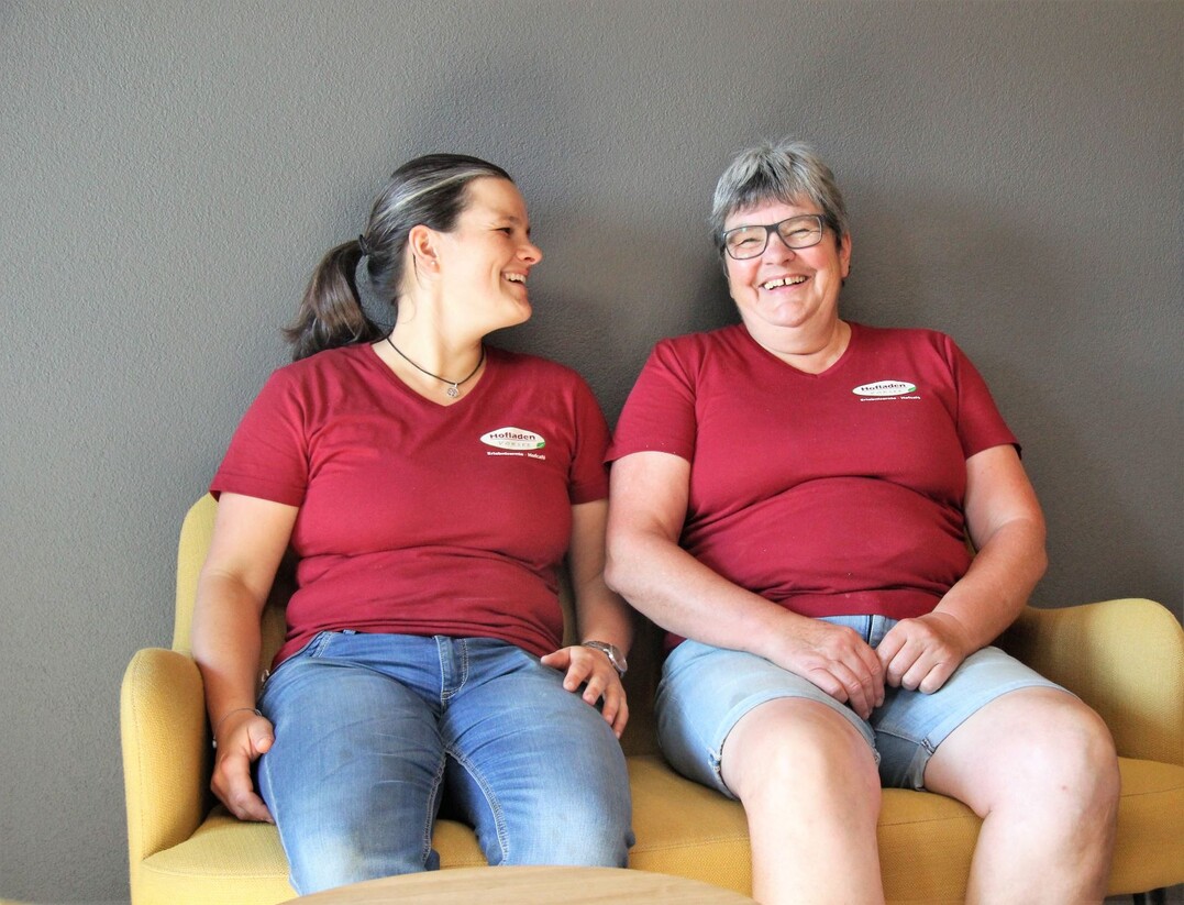 Den Hofladen Vorsee fhrt
das Mutter-Tochter-Gespann
Christa (rechts) und Rosi
Knam.  