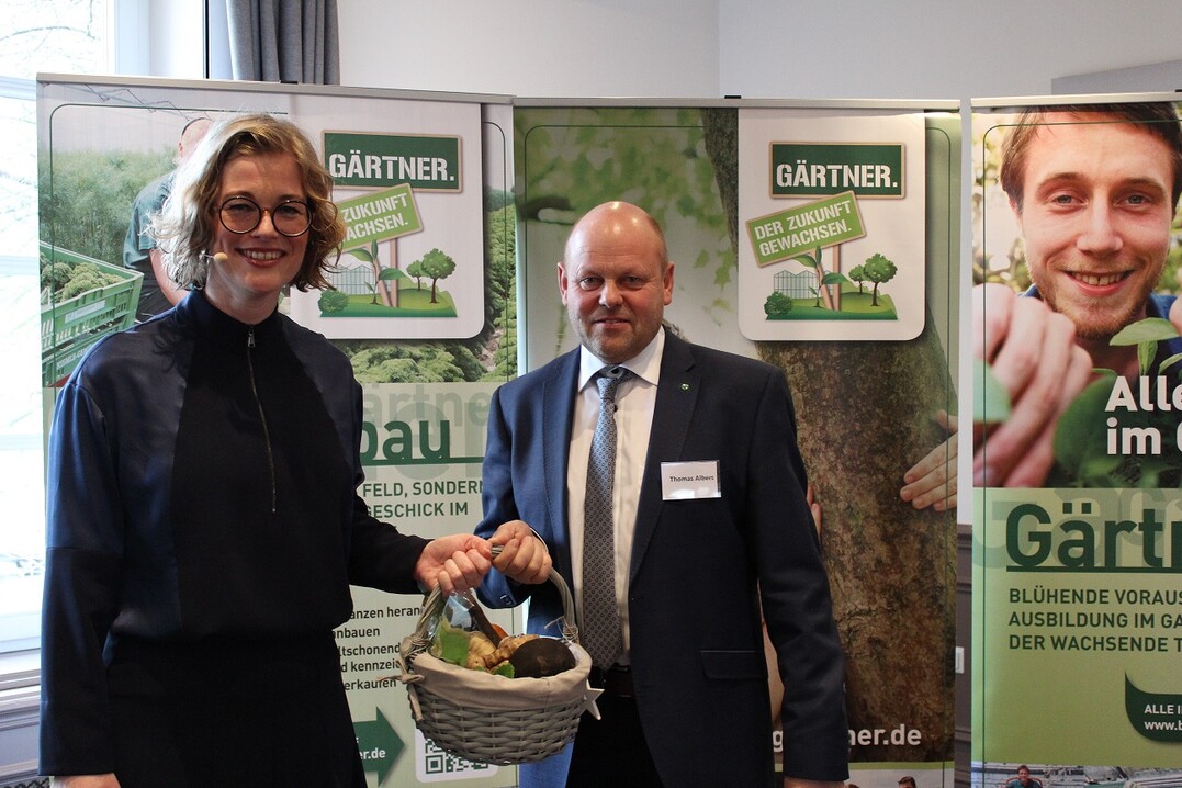 Insa Klasing referierte zum Thema Loslassen fr Wachstum auf dem diesjhrigen Norddeutschen Gemsebautag.
