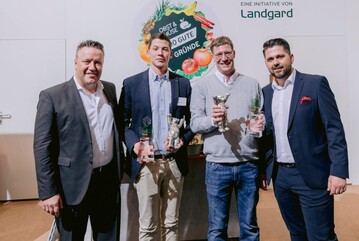 Personen v.l.: Armin Rehberg, Vorstandsvorsitzender der Landgard eG, Georg Hinzmann, Nachwuchserzeuger Obst & Gemse 2019, Matthias Draek, Erzeuger des Jahres Obst & Gemse, Labinot Elshani, Generalbevollmchtigter Obst & Gemse der Landgard eG Sina Uhlenbrock.