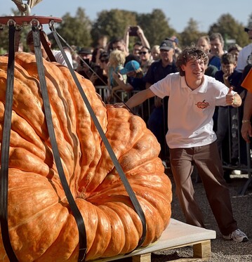 Stolze 1041,5 Kilogramm bringt Luca Stckls Krbis auf die Waage.