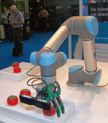 Experimenteller Greifer fr Fruchtgemse mit aufgesetzter 3-D Kamera zur
Rckmeldung der Roboter-Position relativ zur Frucht